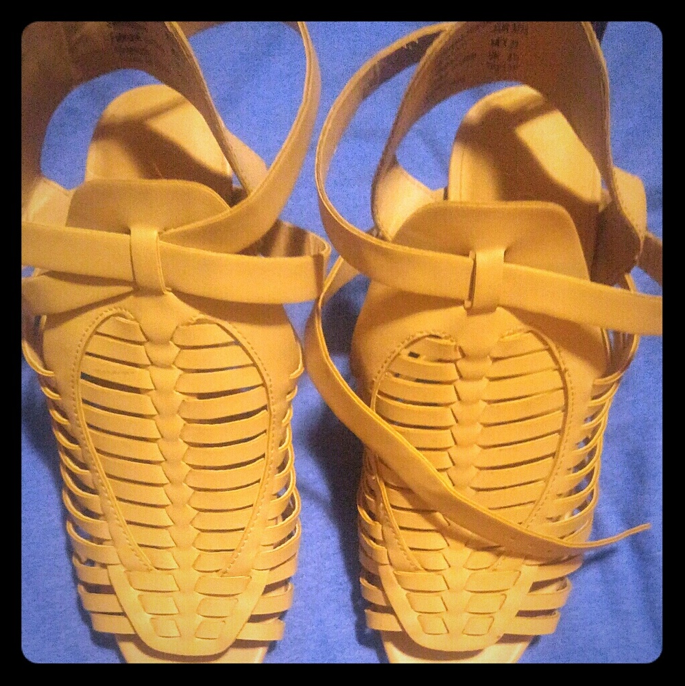 American eagle payless heels
